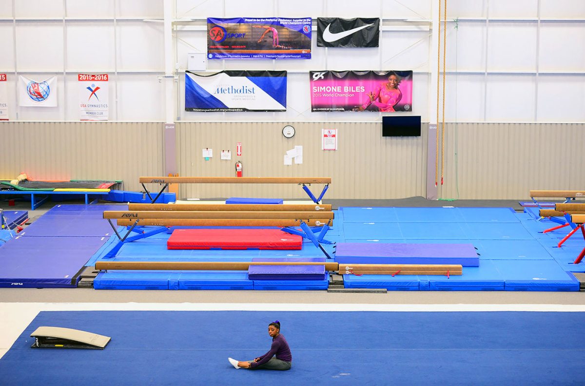 Simone-Biles-SI329_TK1_00635.jpg